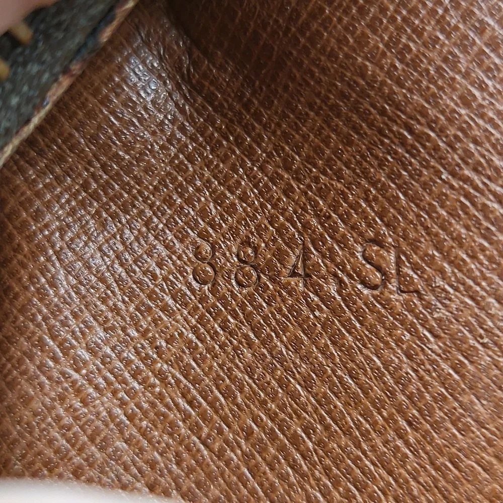 LOUIS VUITTON Compaigne 28 Monogram Leather Clutch..Authentic.. - Picture 8 of 16